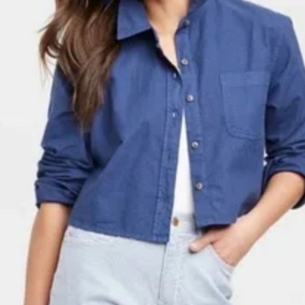 Universal Thread Women's Long Sleeve Button-Down Cropped Shirt Navy Size Medium
